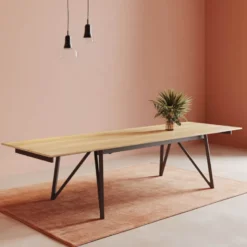 Claire Table design extensible en mélaminé imitation chêne naturel avec pieds en métal noir