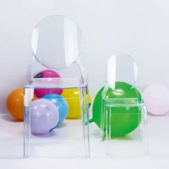 Elizabeth Chaise enfant transparente médaillon
