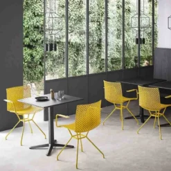 Fuller TCS Chaise design italien avec accoudoirs et coque microperforée