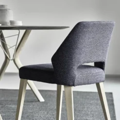Lena Mobitec® Chaise ajourée en tissu et pieds bois style moderne