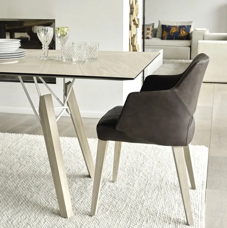 Lena Mobitec® Fauteuil scandinave bois et tissu avec dossier ajouré