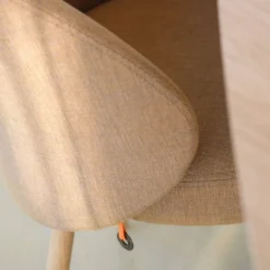 Neo Mobitec ® Fauteuil cosy confortable en tissu et pieds bois