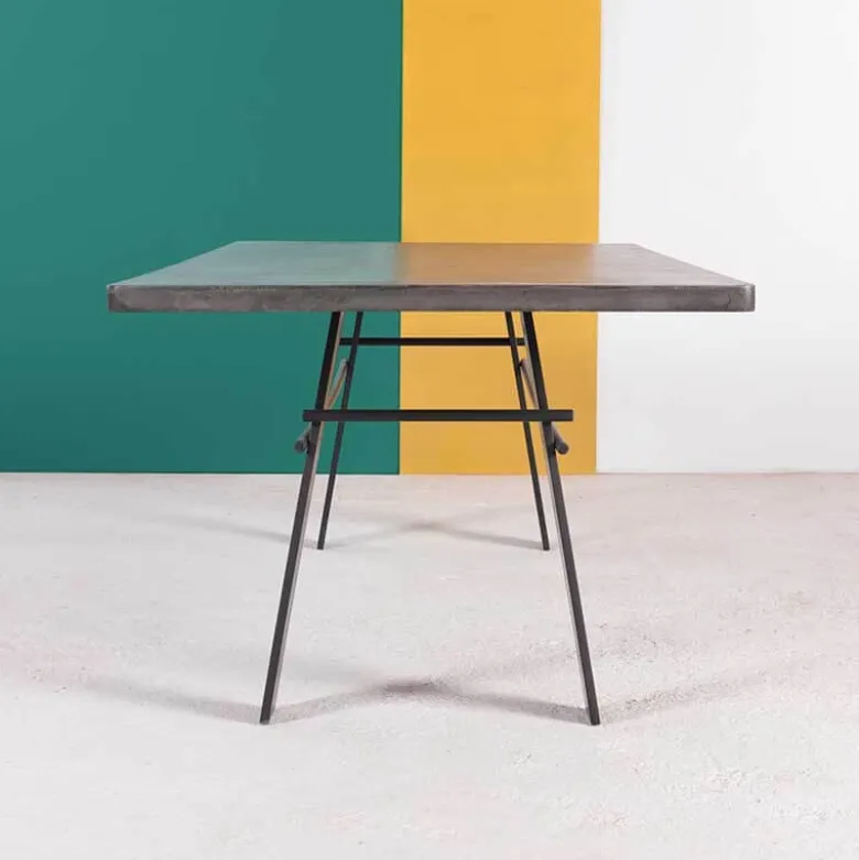 Opale Table design en béton ciré pieds métal made in France