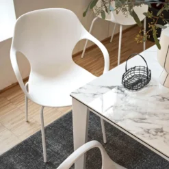 OPS ! Connubia© Fauteuil design italien empilable en polypropylène avec pieds en métal