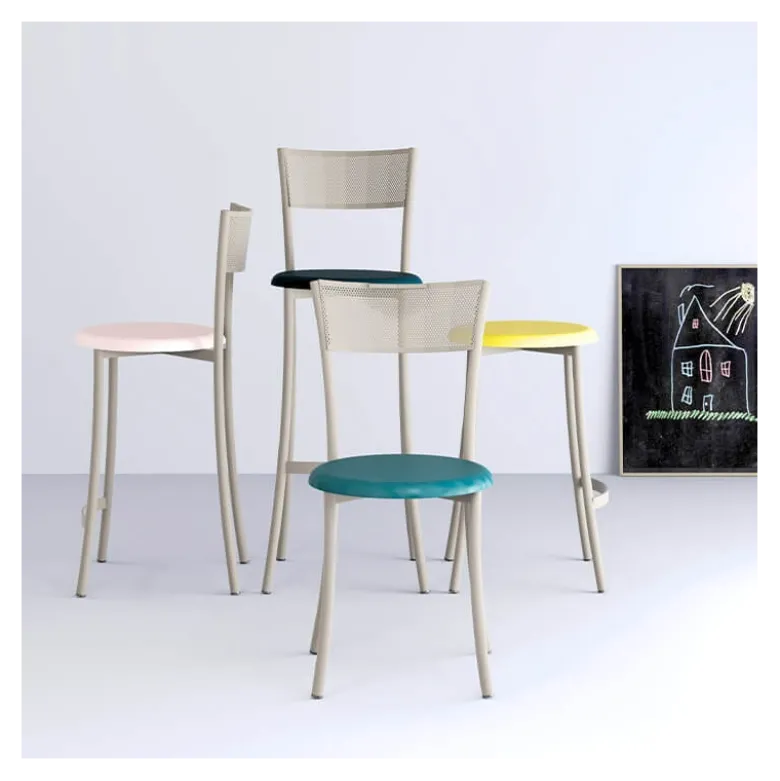 Wasabi Carrier® Chaise moderne en synthétique et métal dossier ajouré